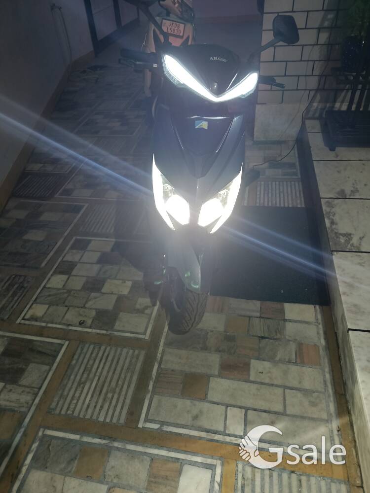 Electric scooty 