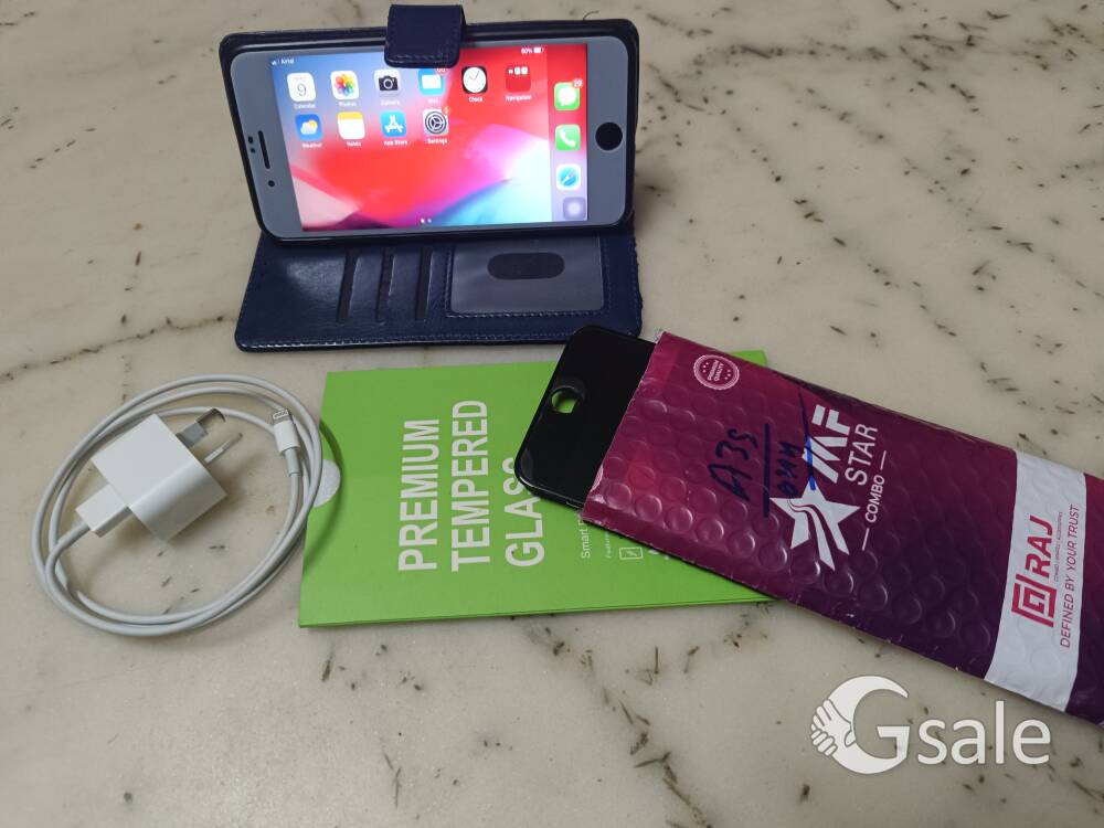 iPhone 7Plus 128gb with charger screen and temper glass, works perfectly 