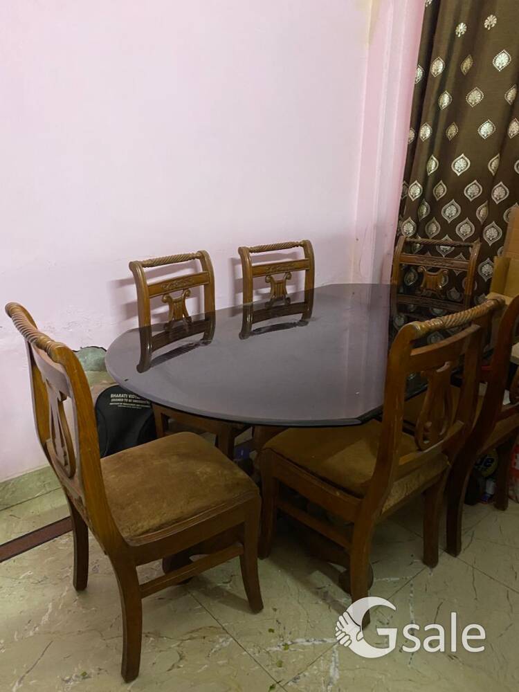 New Condition Glass Top Dining Table with chairs 