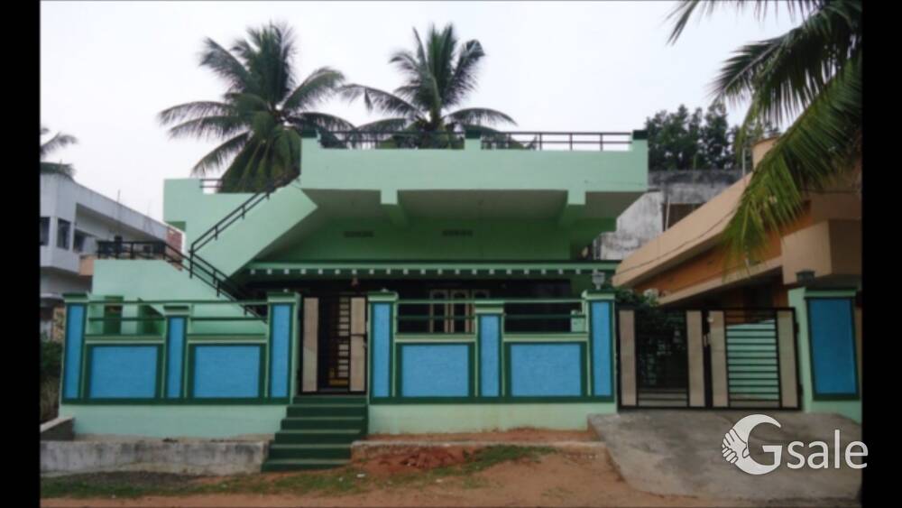 243 Sq yds South facing old Building sale in Vidhyuth colony AVA Road,Rajahmundry.