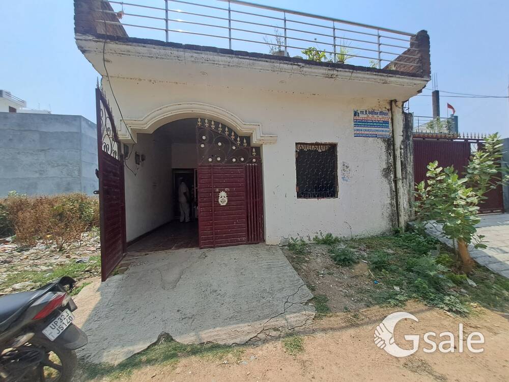 1300 sqfit house for sale in chathemill Jaankipuram extension lucknow 