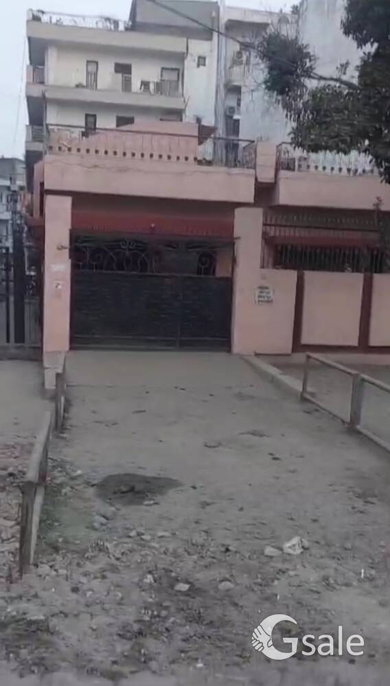 The 250 sqyds old kothi/plot in Ishwar Colony, near Darshan Academy, seems like a valuable property.