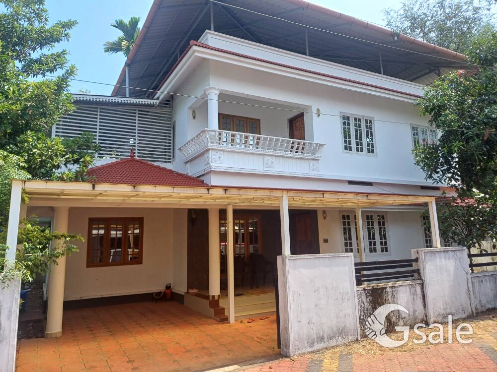 perumbavoor  thodaparamb 5.5 cent 2000 sqft home