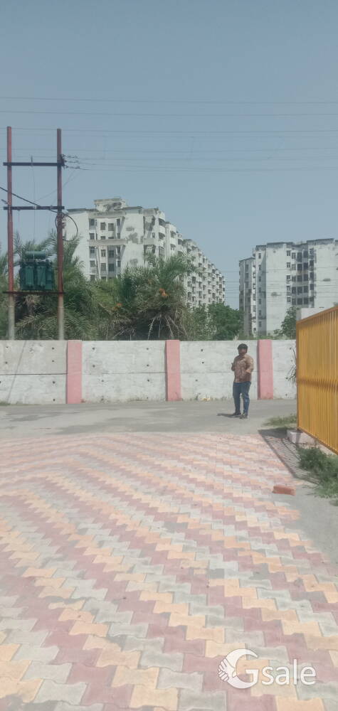 Har raj enclave nh-58 se 200 mi ki duri. near by Ansel cour yard in modi puram 