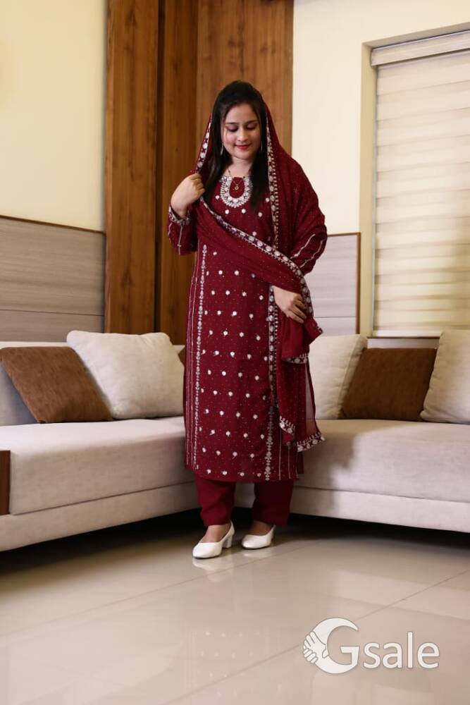 New  stylish  salwar suit