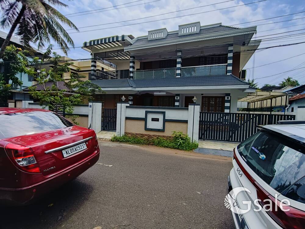 Paravoor Peruvaram 8 Cent 5 Bhk 3000 Sqft House Tar Road Frontage Near. Bus Stop 150 MTR. 