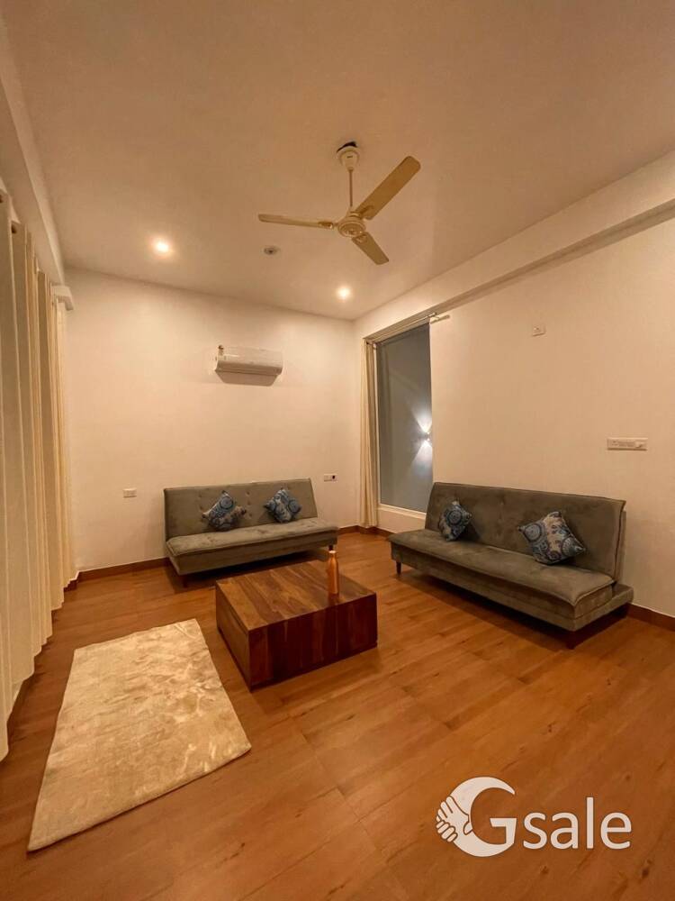 3200 Sqft 100 mtr road main road corner second house commercial use Luxioury H