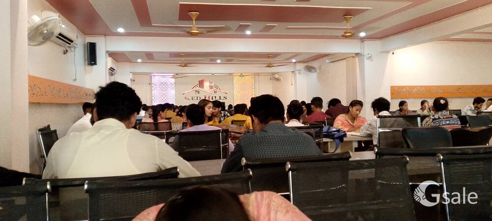 प्रॉपर्टी डीलर 