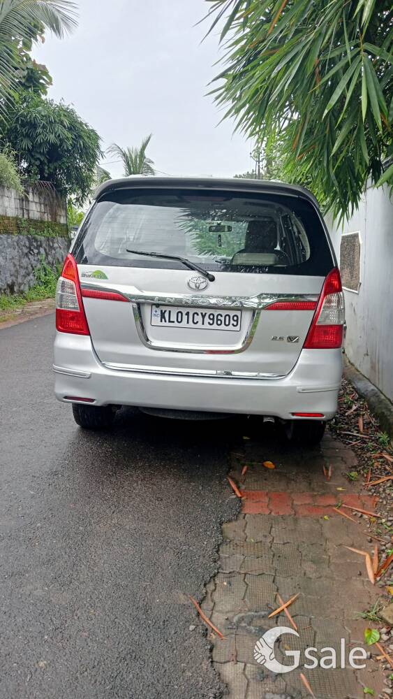 2013 model Innova v sale 