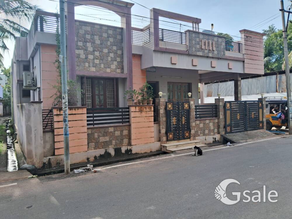 நாகர்கோவில் இருளப்பபுரம் அருகே வீடு விற்பனைக்கு 3 சென்ட்  இடம் 1250 சதுர அடி மொத்தம் 80 லட்சம்