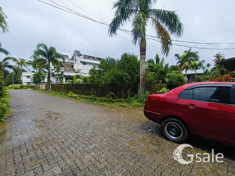 5.500 Cent Aluva Karumalloor House Plot Near. Bus Stop 100 Mtr. Only