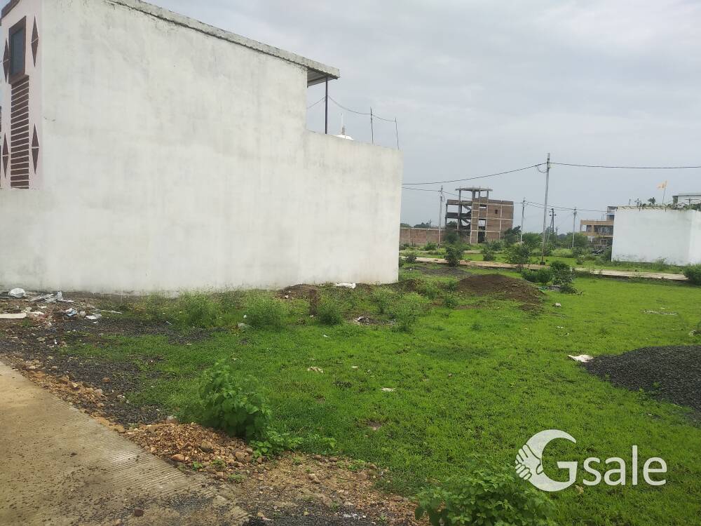 Shri Vrindavan Colony mein 1000 sqft ka plod  Sel karna hai full facility ke sath con.. 9329913252Re