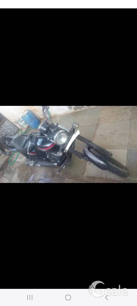 BAJAJ AVENGER  220 STREET 