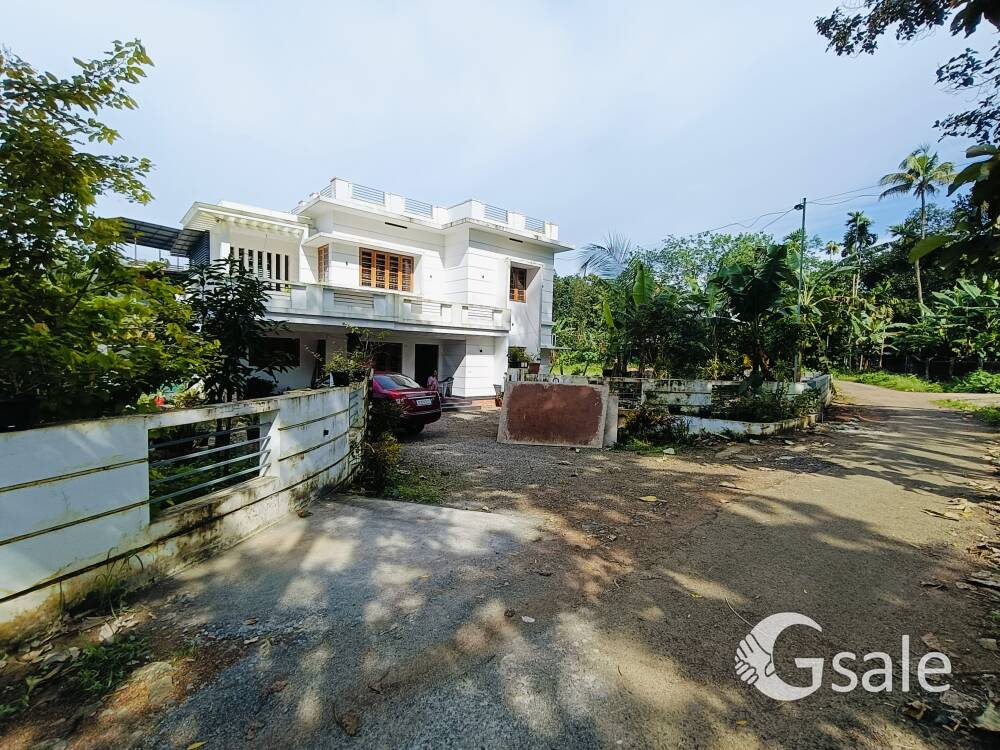Perumbavoor Kuruppumpady 12 Cent 4 Bhk Attached 2400 Sqft. House Tar Road Frontage 