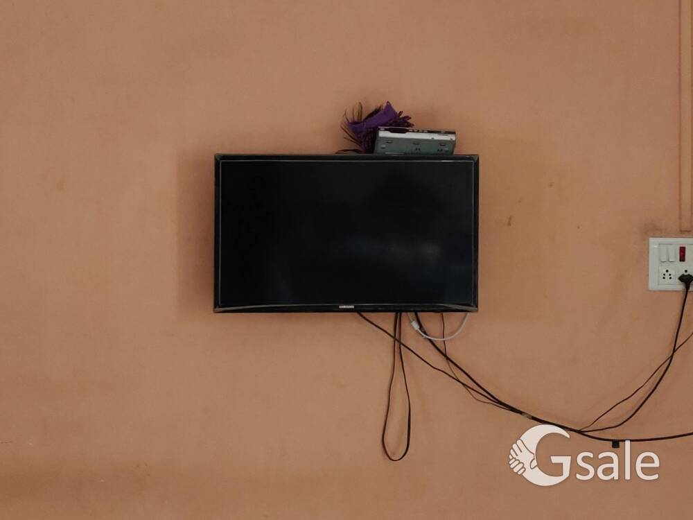 Samsung 32in TV
