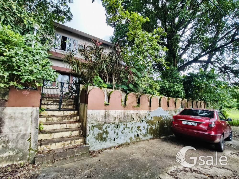 19.500 Cent Aluva Town 4 Bhk 2000 Sqft. House Near. Tass Hall