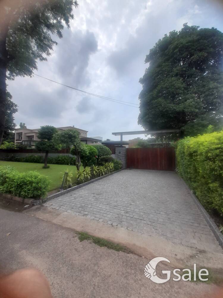 4kanal beautiful kothi in VIP Northern sector Chandigarh. 
