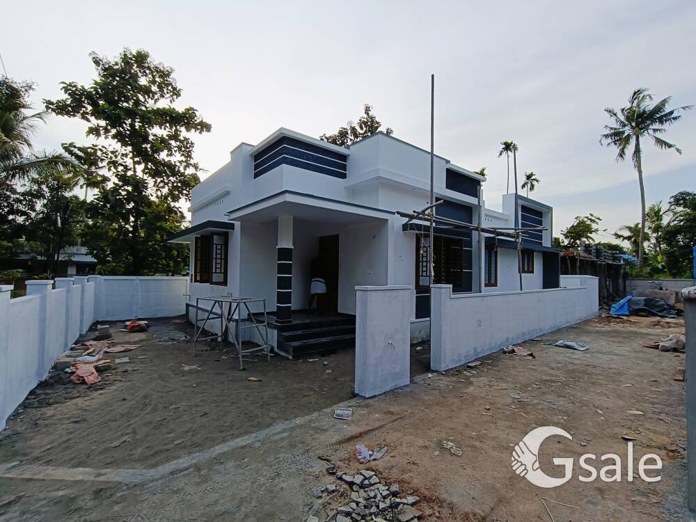 Mannam Vaniyakkad 4 Cent 3 Bhk Attached 1000 Sqft. New House Tar Road Frontage 