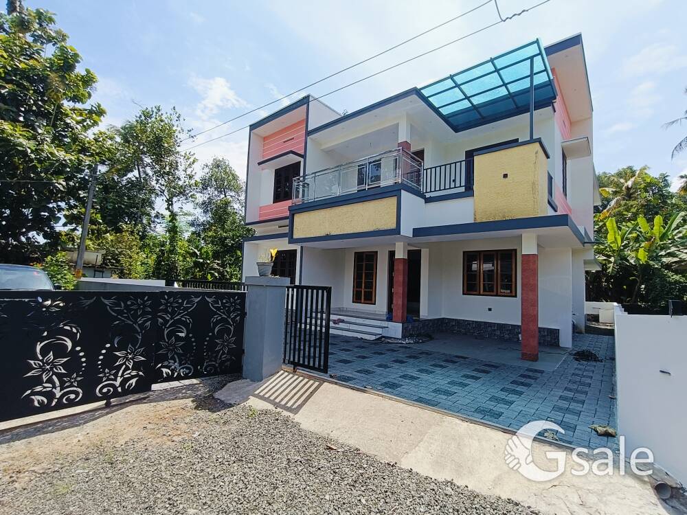 Perumbavoor Allapra 6.500 Cent 4 Bhk 2200 Sqft New House New House Near Bus Stop 600 Mtr. 