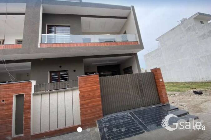 This is 4bhk New Built Modern Kothi. Area is 8 Marla (1660sqft). Close to markets, schools and hospi