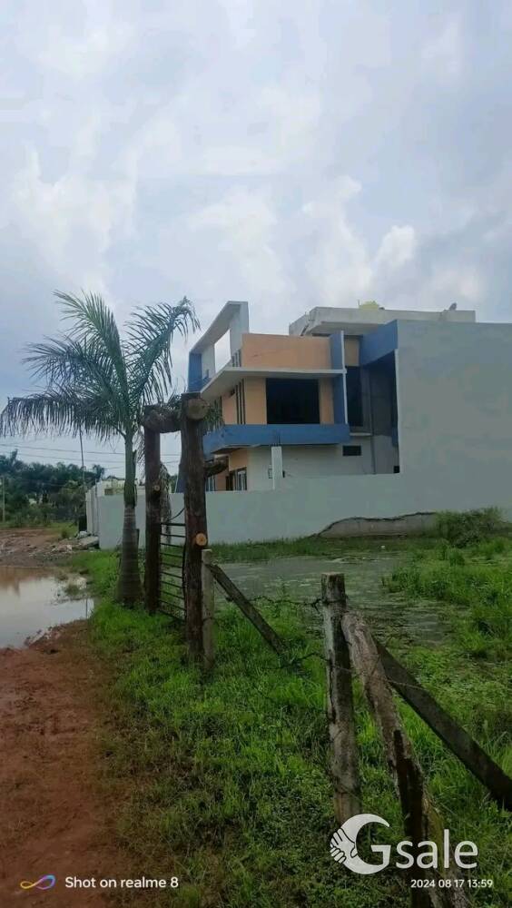 farmhouse for Resale 😊