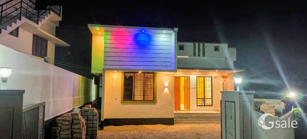 പുതിയ വീട് വില്പനക്ക് ആറ്റിങ്ങൽ വെഞ്ഞാറമൂട് സ്റ്റേറ്റ്ഹൈവേ യിൽ റോഡിൽ നിന്ന1.5 km മാറി ലോറി സൈറ്റ് ് 