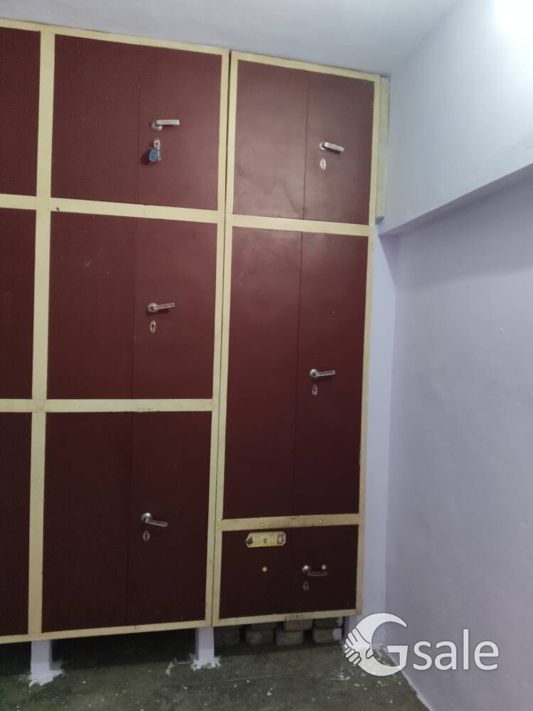 मकान बिकाऊ है 