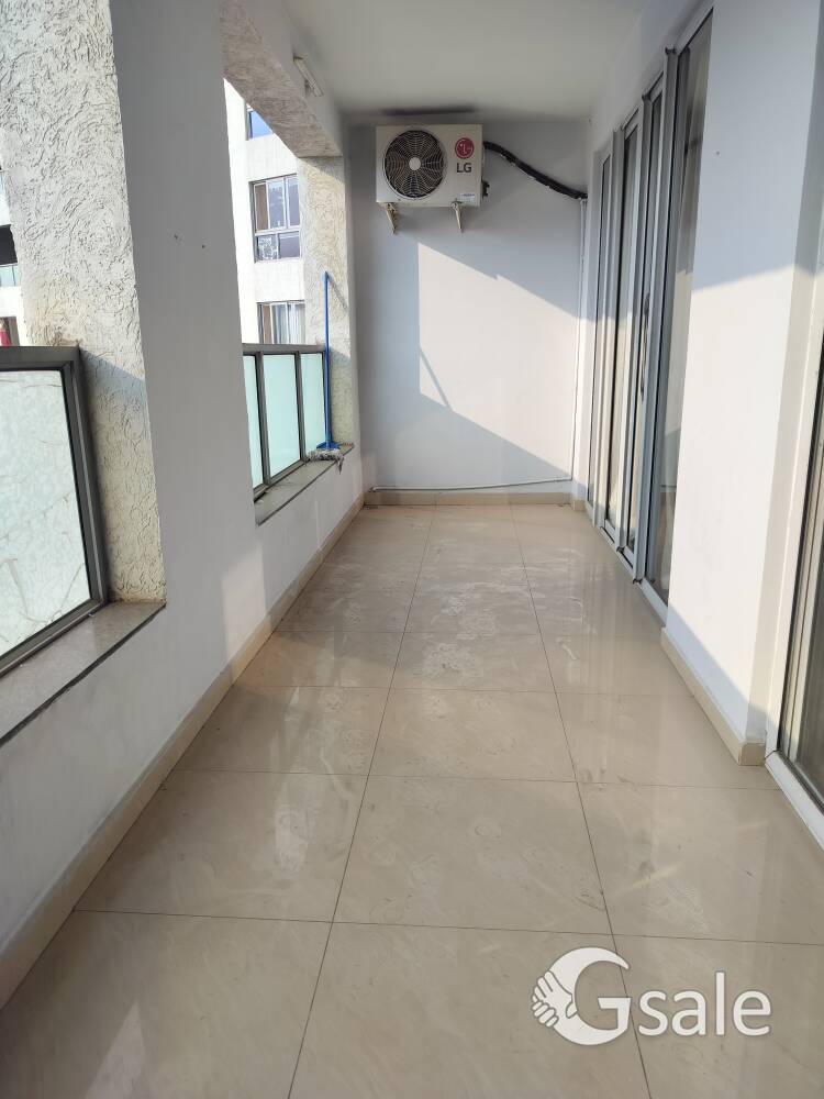 future tower Amanora park 