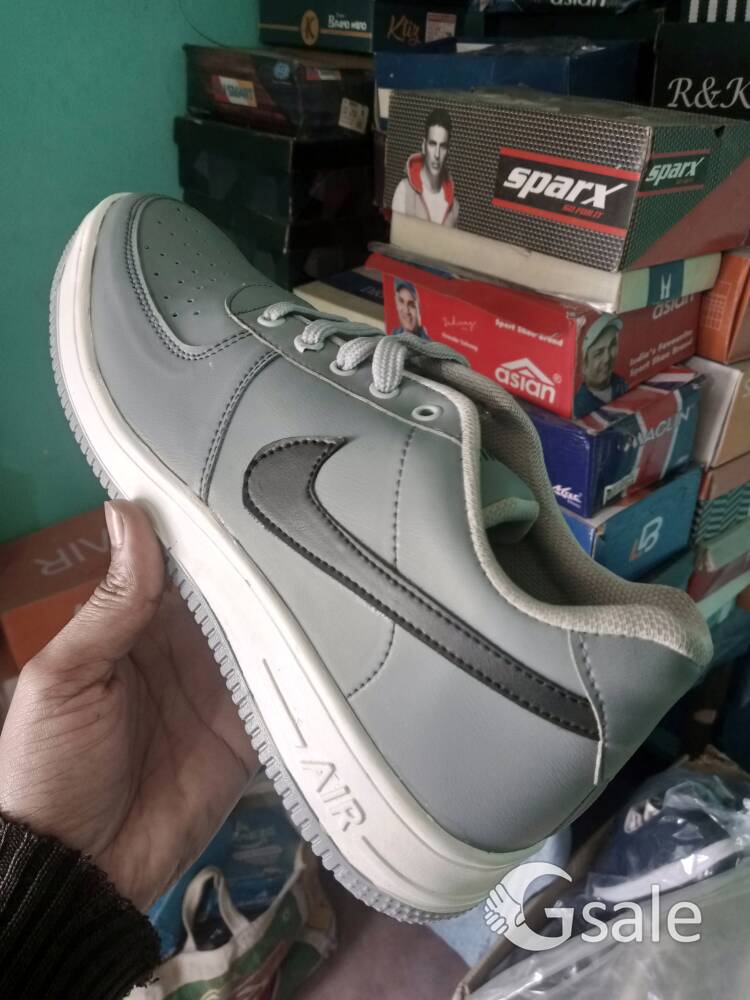 NEW NO USED SPORTS SHOES FOR MEN. 