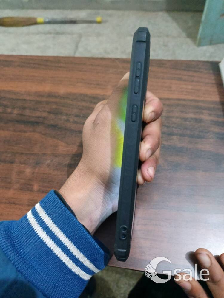 Moto e13 and screen repair or camera bulr all mobile ok rate dimand 3, 000 no emi box but don't this