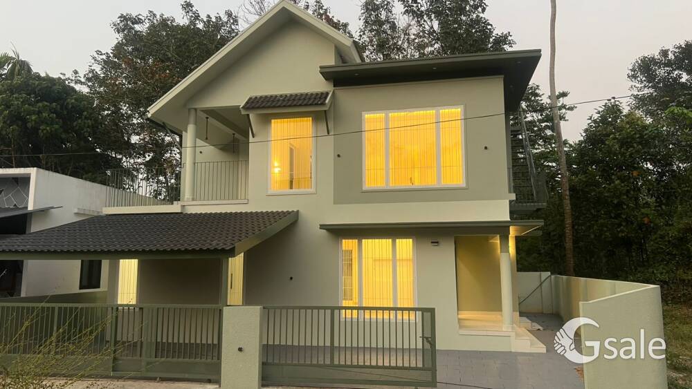 വീട് വില്പനയ്ക്ക്  തൃപ്പൂണിത്തറയിൽ എറണാകുളം ജില്ലയിൽ 