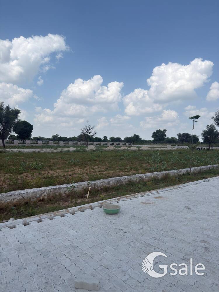 Mahindra world city me fresh pata  