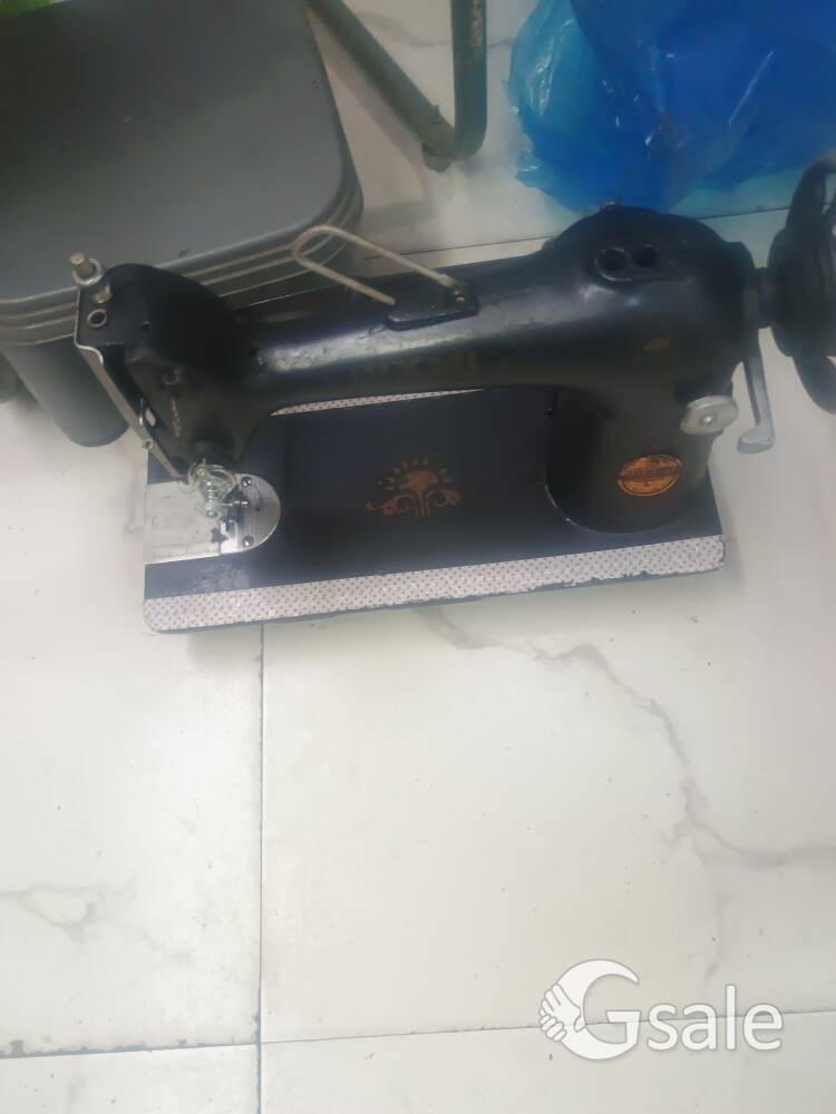 sewing machine 