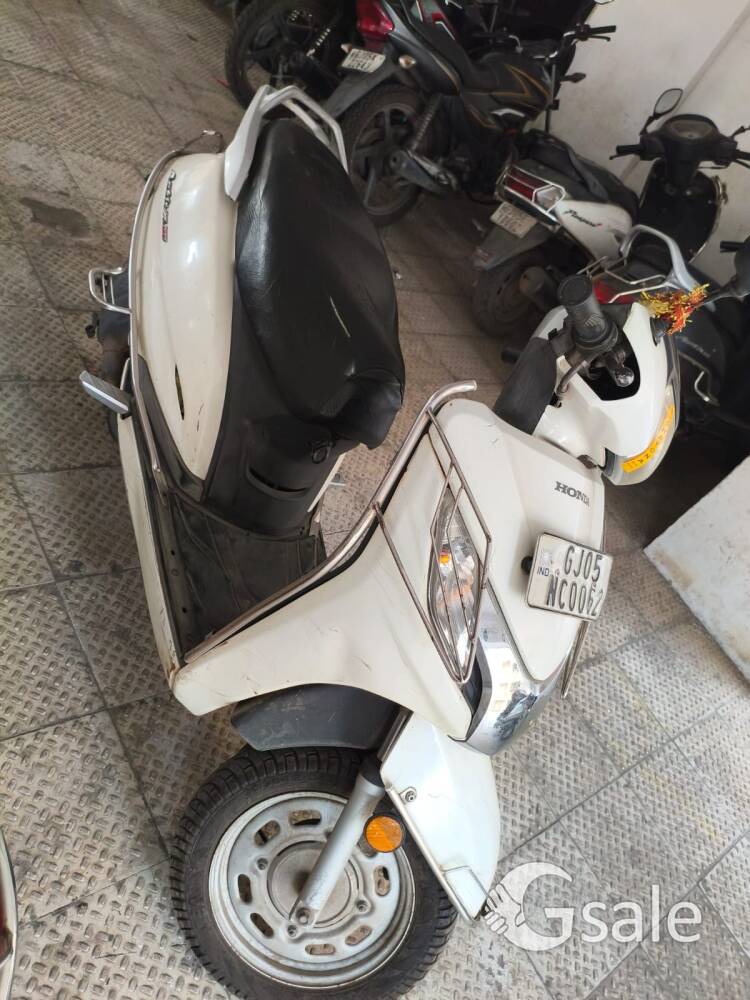 Activa 125 white