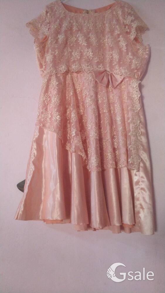 DRESS FOR SALE STITCHED DRESS SIZE XL CAN ALTER THEM 
