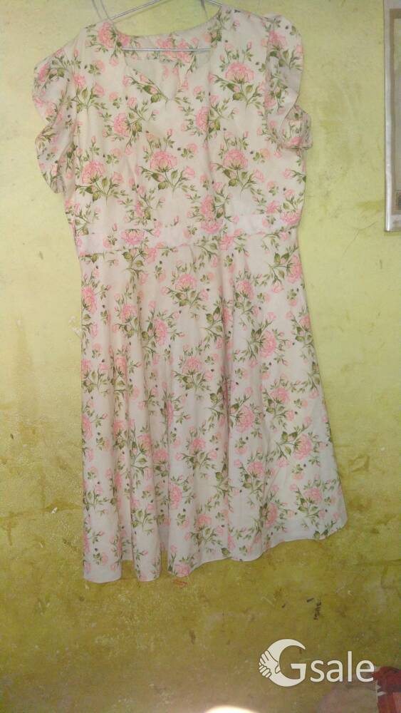 STICHED DRESS FOR SALE SIZE XL CAN ALTER THEM 