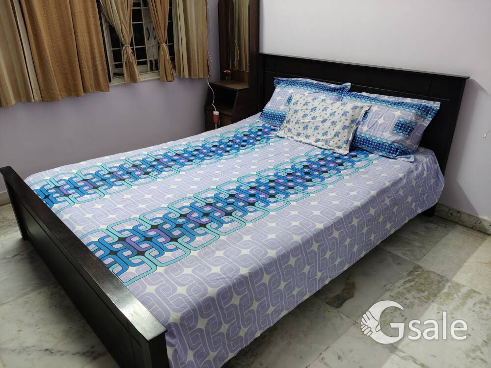Queen size bed (Engineered Wood) with mattresses