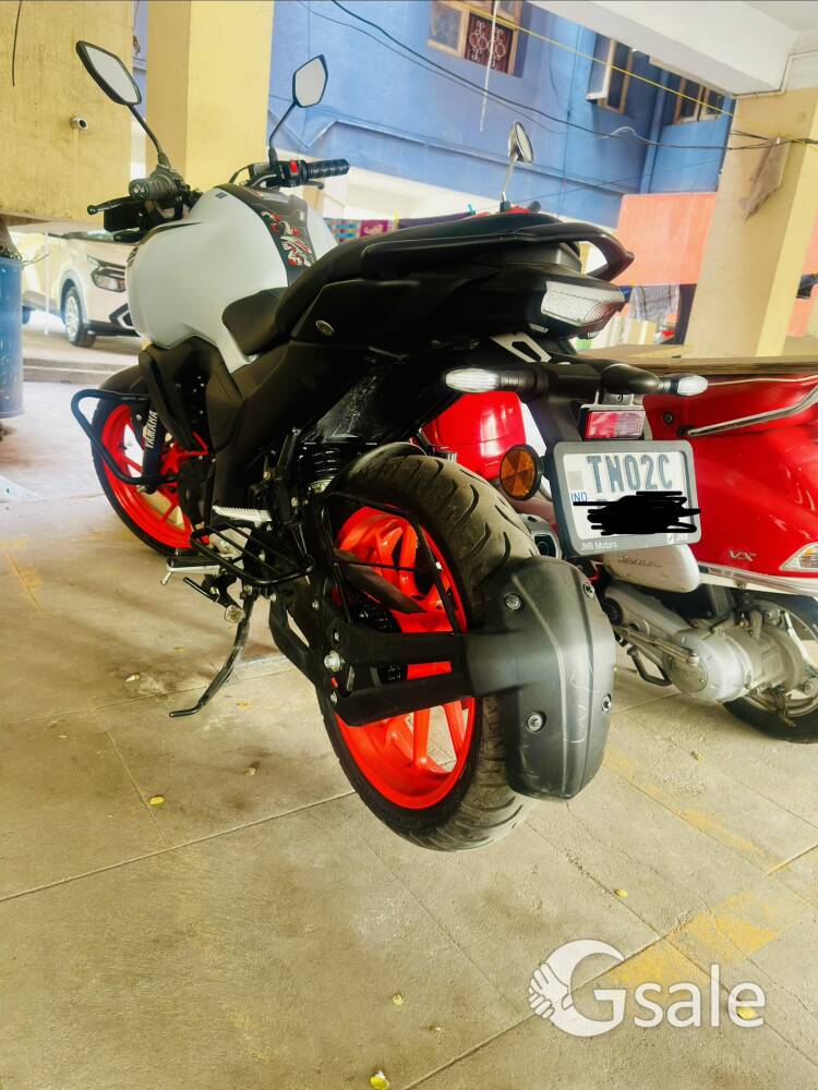 Yamaha Fzv4 showroom condition very lightly used