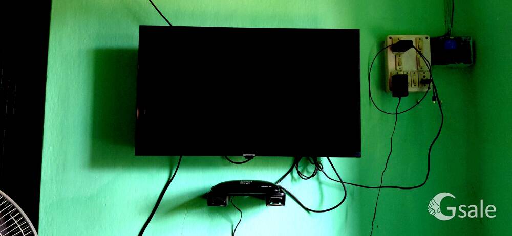 Samsung Smart 32" Tv in mint condition.