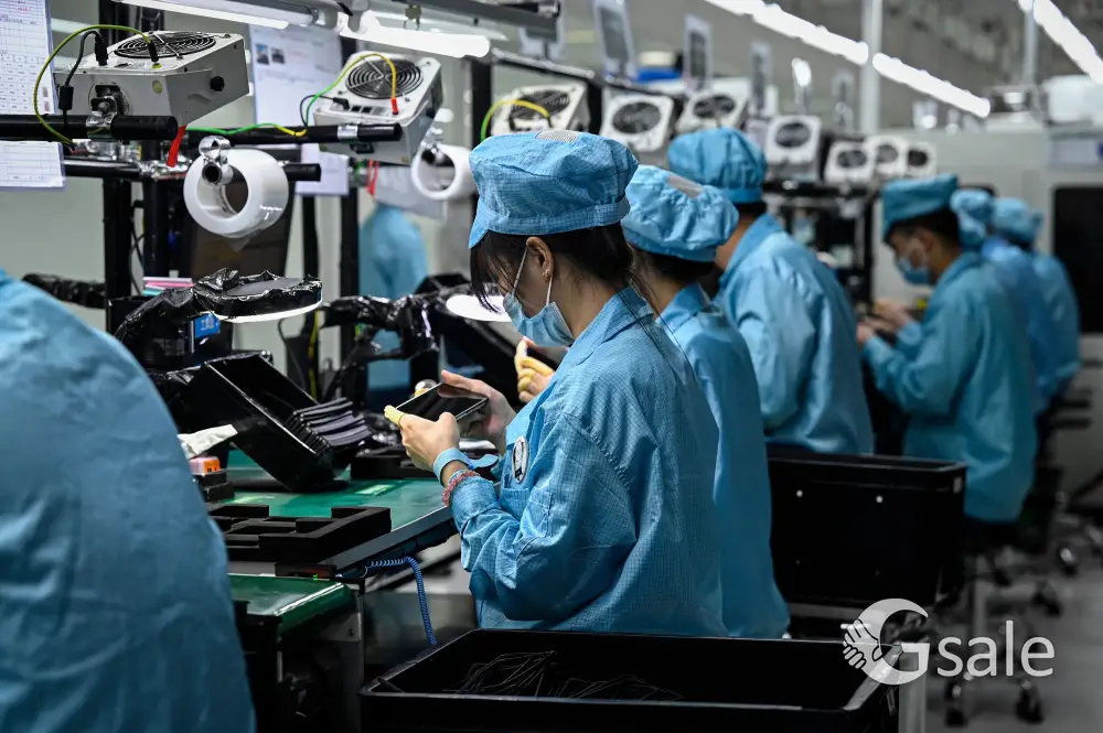 shopping mall boys and girls 