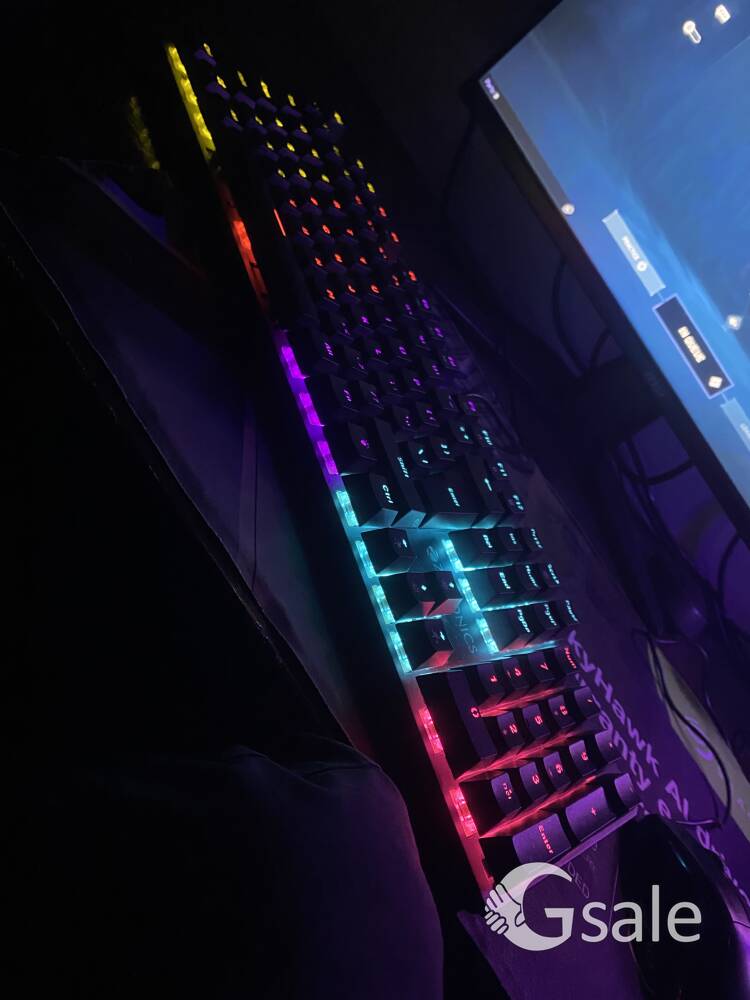 Mechanical gaming keyboard with blue switches