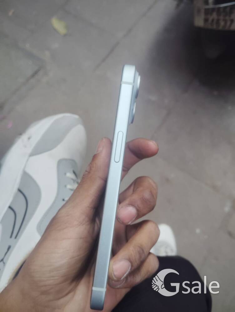 iPhone 15 128gb 100 battery health 