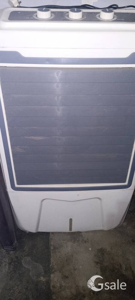 Cooler bechna hai achi condition me hai 