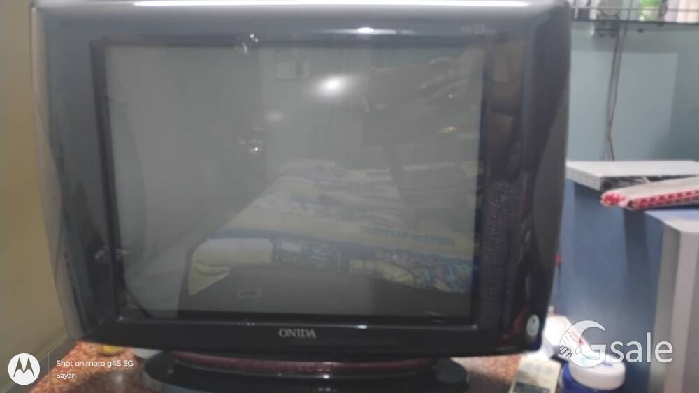 Onida box Tv. 24 inches. Good working condition. HD set top box supported. 