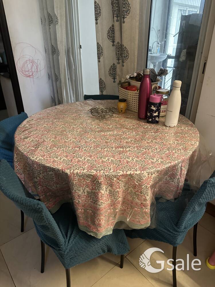 4 seater dining table
