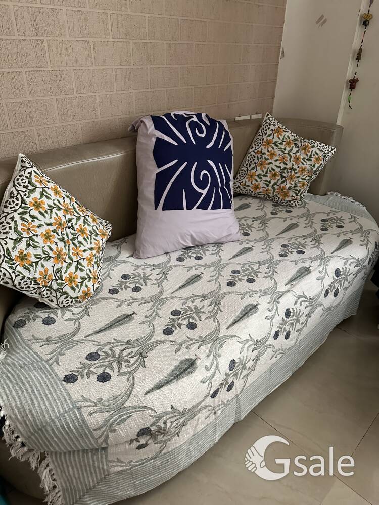 3 seater sofa in good condition 