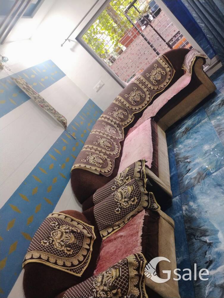 5 seater wooden sofa set for sale - good condition.