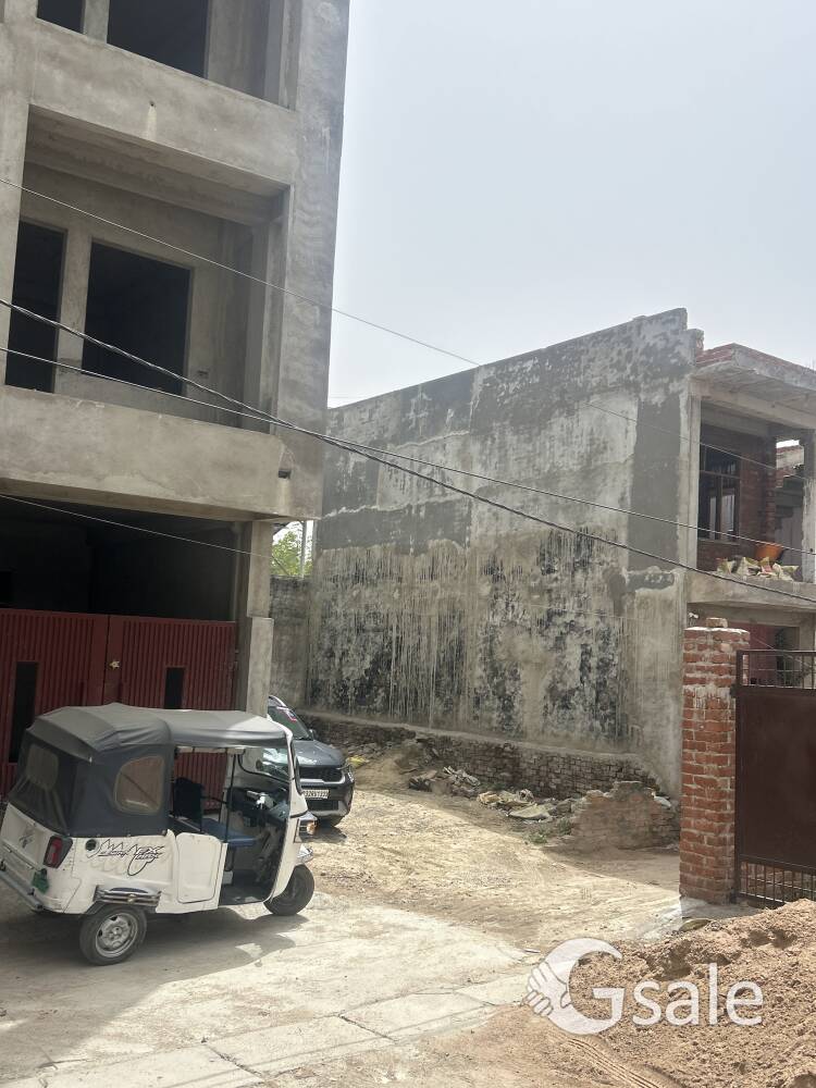Plot in Gomtinagar, walking from khargapur crossing , Saraswati Puram 