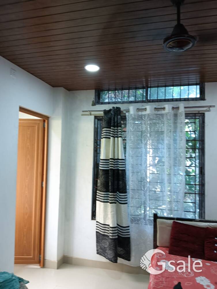 Kahilipara journalish colony 2bhk g+2... floor 1 ...sqft 800 full furnished price 42lakh
