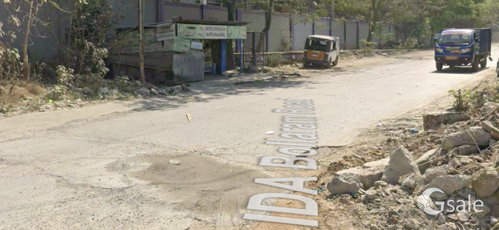 1000 Yards Commercial Plot for sale in IDA Bolaram